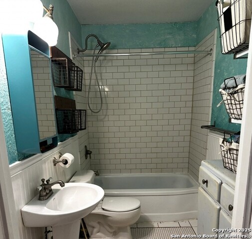 Image 7 of 17 For 212 Duggan St