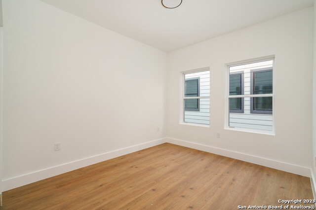 Image 12 of 24 For 513 Olive St S 101