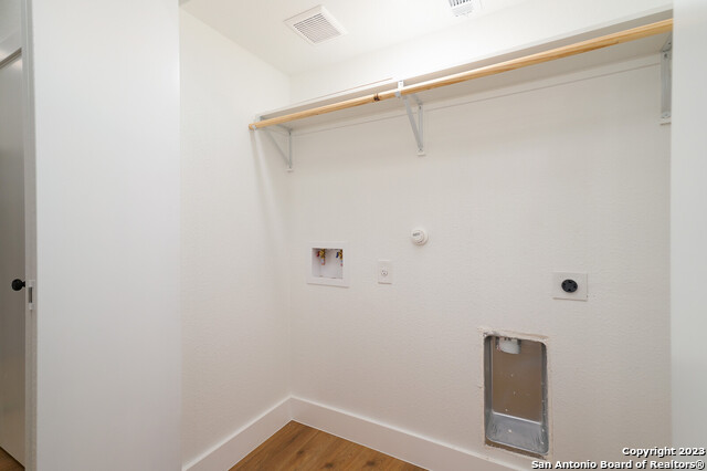 Image 19 of 24 For 513 Olive St S 101