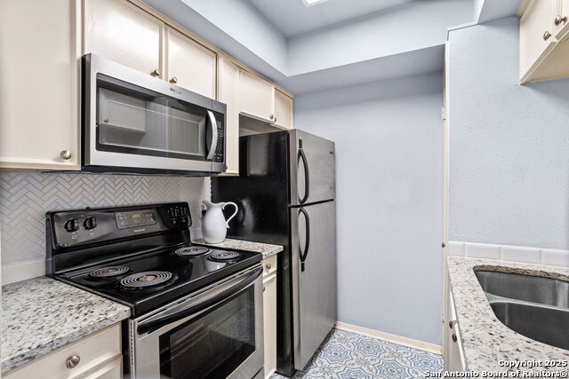 Image 4 of 17 For 66 Brees Blvd  37