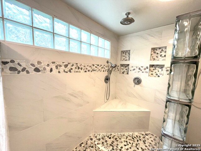 Listing photo id 9 for 335 San Antonio