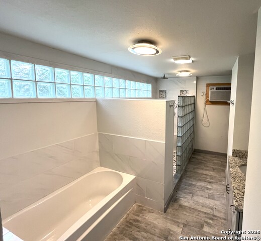 Listing photo id 10 for 335 San Antonio