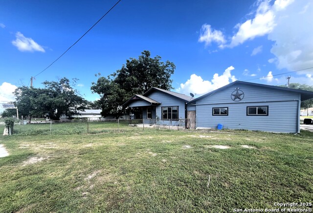 Listing photo id 1 for 335 San Antonio