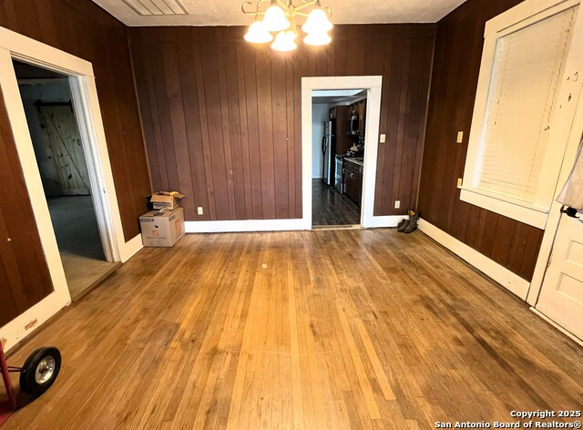 Listing photo id 4 for 335 San Antonio