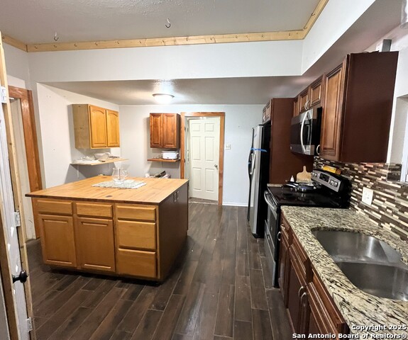 Listing photo id 5 for 335 San Antonio