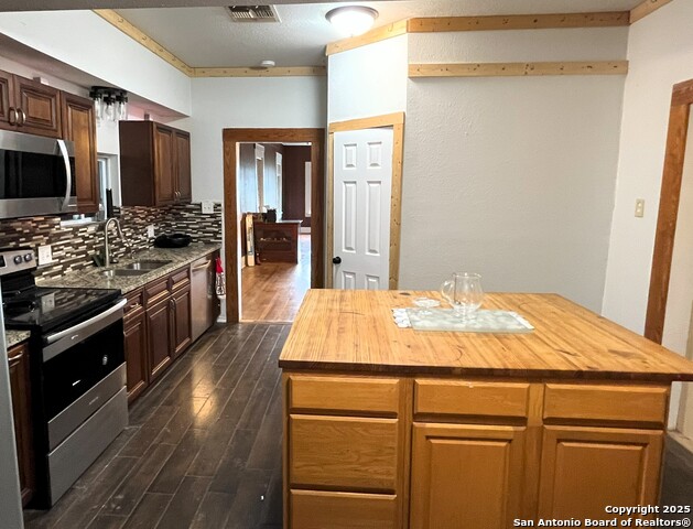 Listing photo id 6 for 335 San Antonio