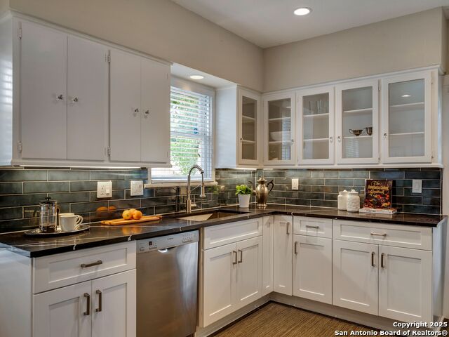 Image 10 of 28 For 111 Rosewood W