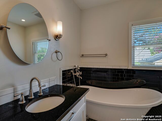 Image 13 of 28 For 111 Rosewood W