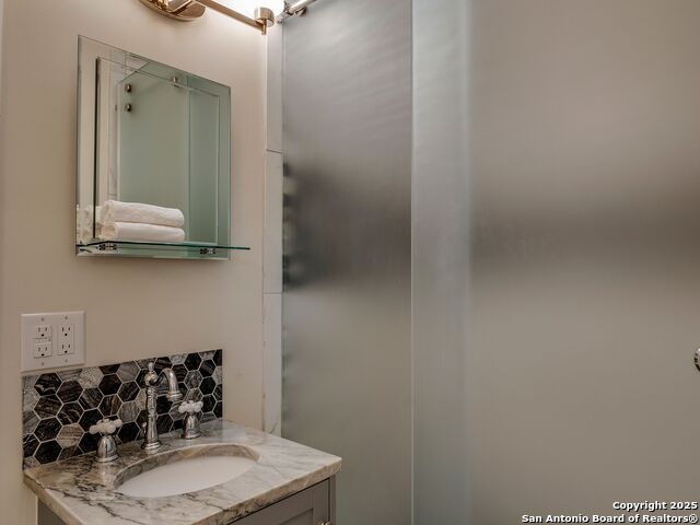 Image 17 of 28 For 111 Rosewood W