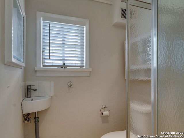 Image 21 of 28 For 111 Rosewood W