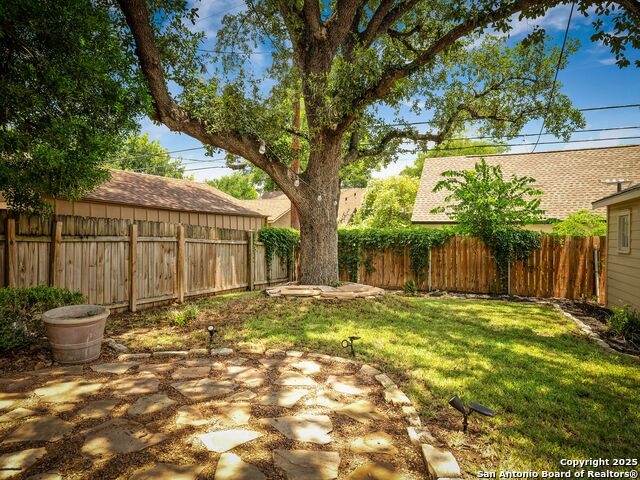 Image 22 of 28 For 111 Rosewood W