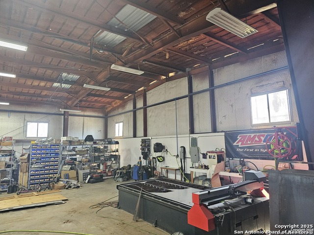 Listing photo id 9 for 2720 Old Uvalde Road
