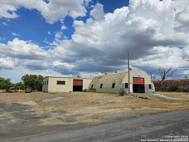 Listing photo id 1 for 2720 Old Uvalde Road