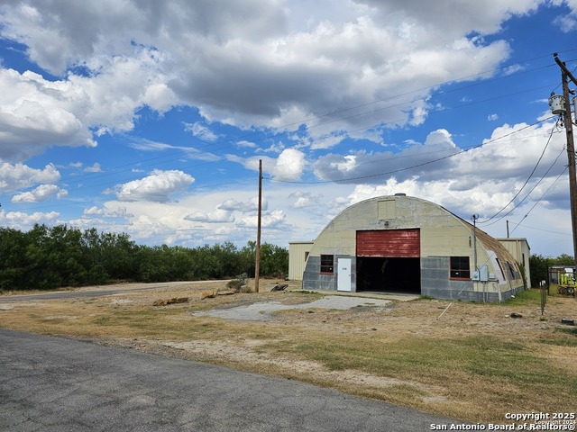 Listing photo id 2 for 2720 Old Uvalde Road