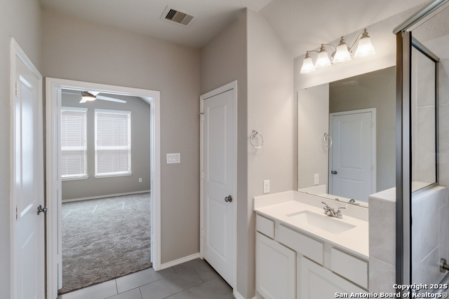 Listing photo id 13 for 2964 Grove Terrace