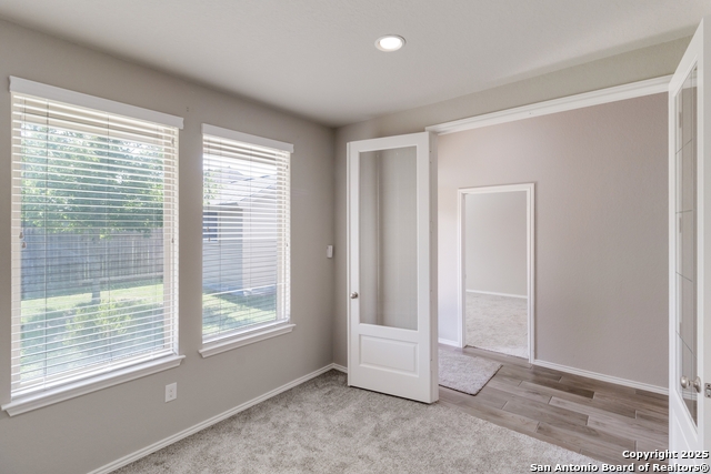 Listing photo id 16 for 2964 Grove Terrace