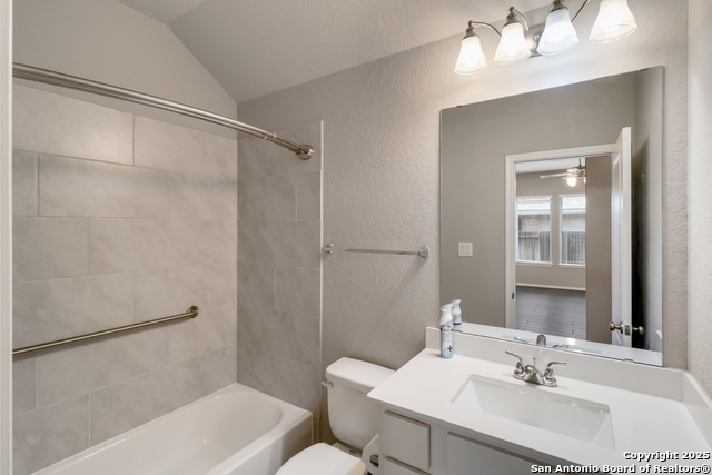 Listing photo id 18 for 2964 Grove Terrace