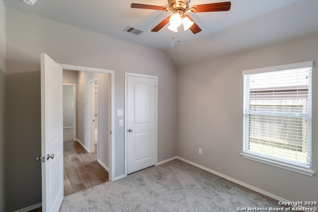 Listing photo id 21 for 2964 Grove Terrace