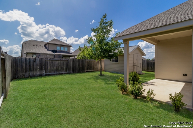Listing photo id 24 for 2964 Grove Terrace