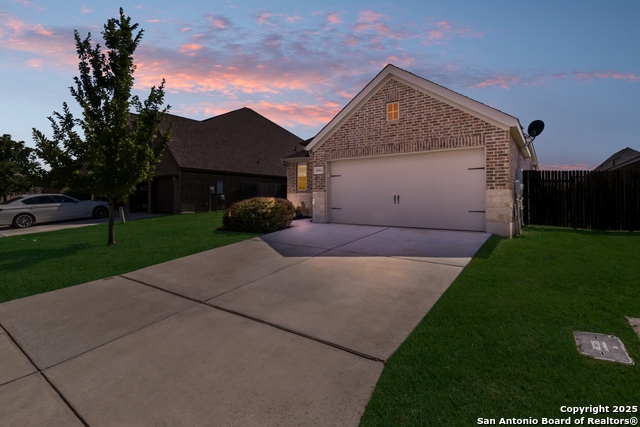 Listing photo id 29 for 2964 Grove Terrace