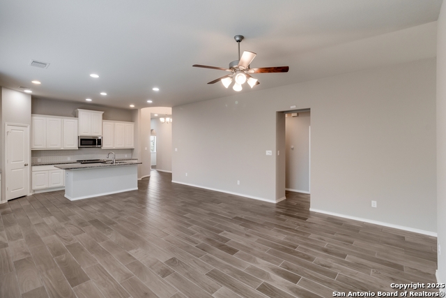 Listing photo id 4 for 2964 Grove Terrace