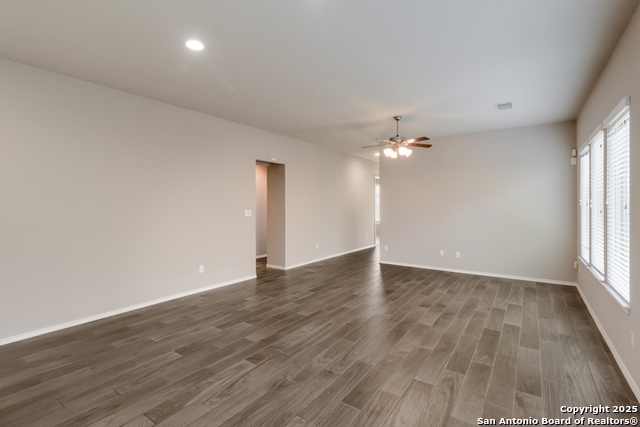 Listing photo id 5 for 2964 Grove Terrace