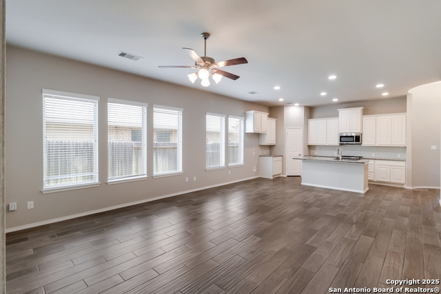 Listing photo id 7 for 2964 Grove Terrace
