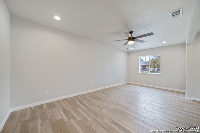 Image 4 of 18 For 1531 Lahn Rd