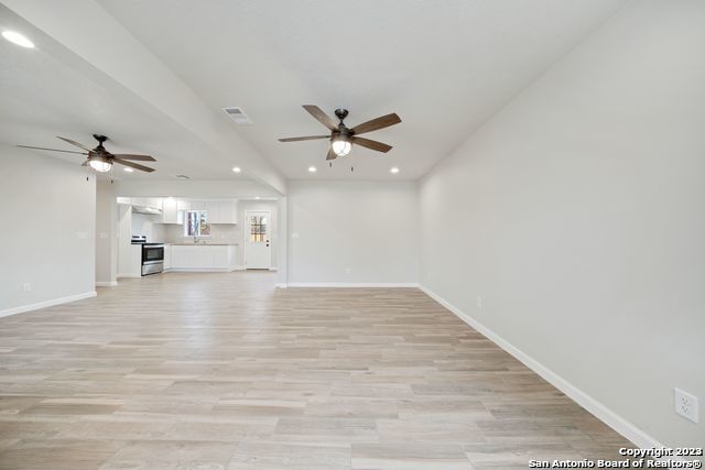 Image 5 of 18 For 1531 Lahn Rd
