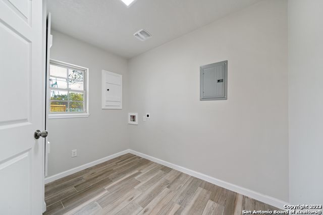 Image 8 of 18 For 1531 Lahn Rd
