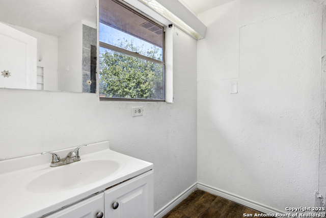 Image 16 of 25 For 1231 Nw 36th St.