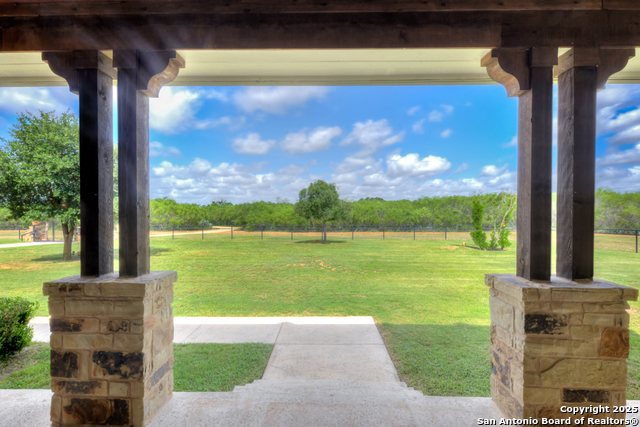 Listing photo id 8 for 21151 Hickman