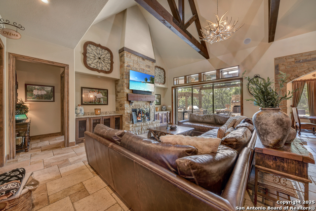 Listing photo id 11 for 21151 Hickman