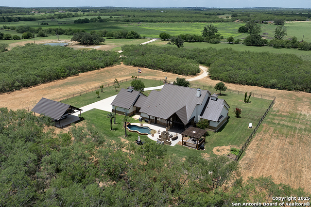 Listing photo id 0 for 21151 Hickman