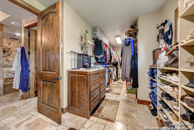 Listing photo id 25 for 21151 Hickman