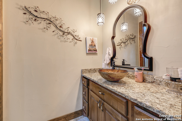 Listing photo id 27 for 21151 Hickman