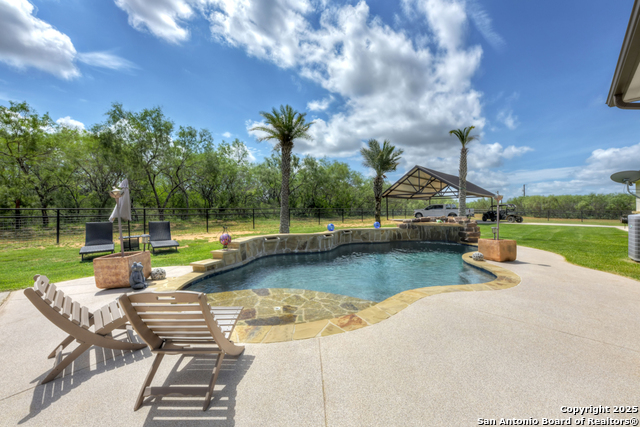 Listing photo id 33 for 21151 Hickman