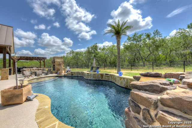 Listing photo id 34 for 21151 Hickman