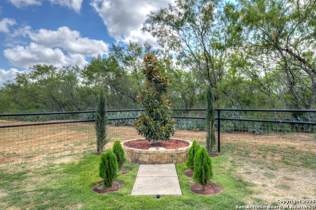 Listing photo id 37 for 21151 Hickman