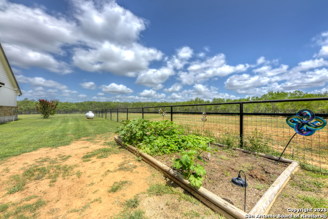 Listing photo id 38 for 21151 Hickman