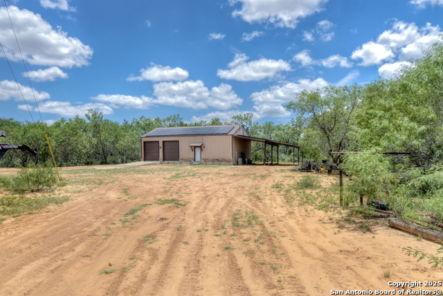 Listing photo id 42 for 21151 Hickman