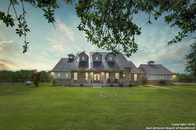 Listing photo id 3 for 21151 Hickman