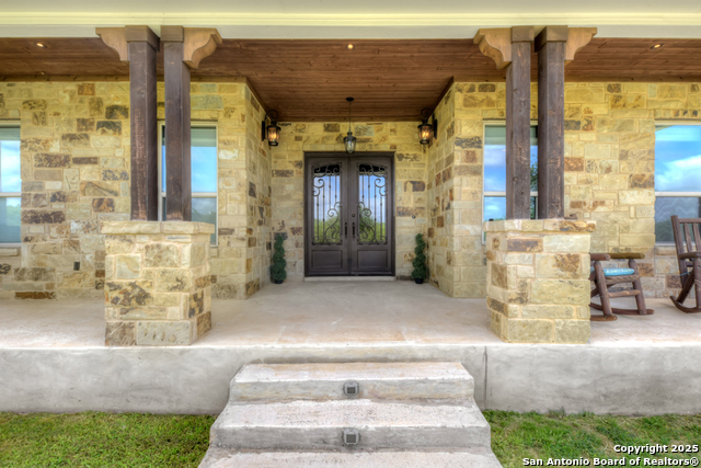 Listing photo id 7 for 21151 Hickman