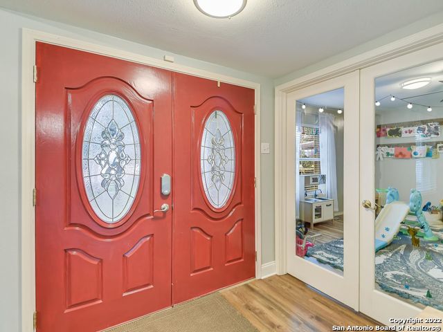 Image 3 of 20 For 1323 Bitters Rd E