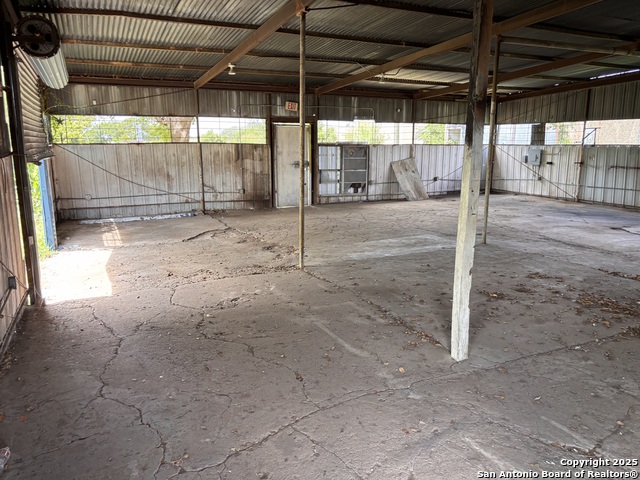 Listing photo id 8 for 2501 19th  