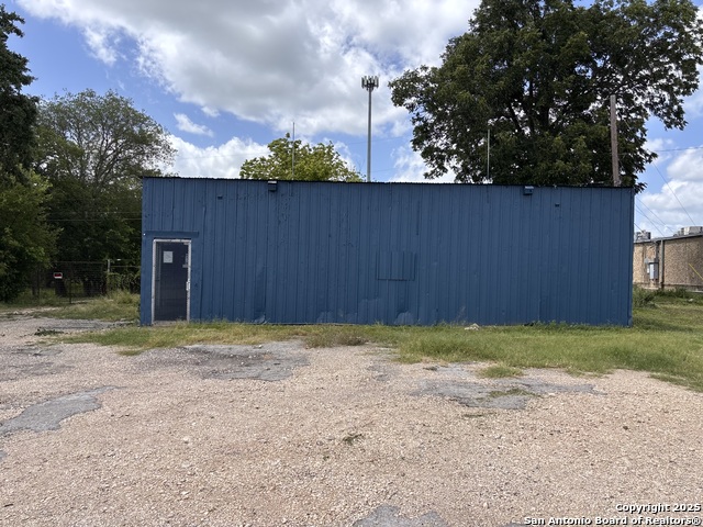 Listing photo id 0 for 2501 19th  