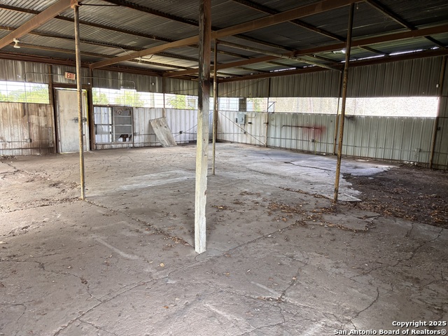 Listing photo id 7 for 2501 19th  
