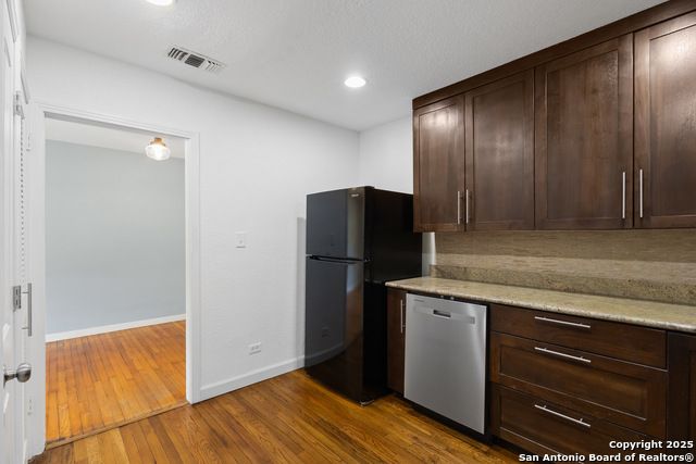 Image 10 of 38 For 237 Wellesley Blvd.