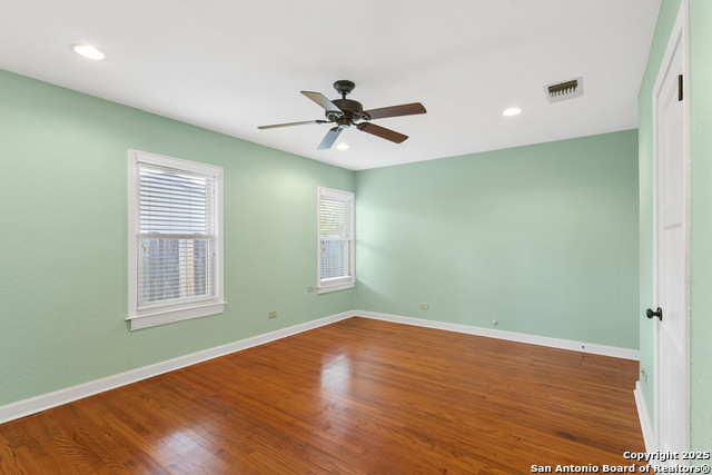 Image 18 of 38 For 237 Wellesley Blvd.