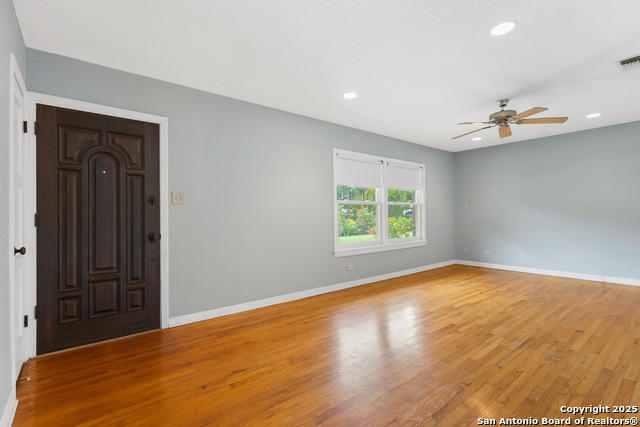 Image 4 of 38 For 237 Wellesley Blvd.